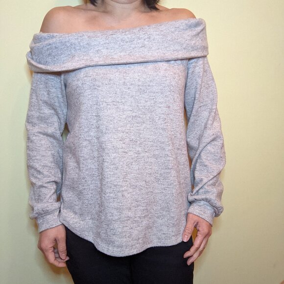 Off-shoulder sweater - Picture 2 of 2